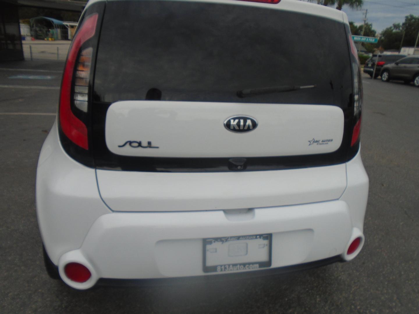 2015 Kia Soul ! (KNDJX3A57F7) with an 2.0L L4 DOHC 16V engine, 6-Speed Automatic transmission, located at 6112 N Florida Avenue, Tampa, FL, 33604, (888) 521-5131, 27.954929, -82.459534 - Photo#4